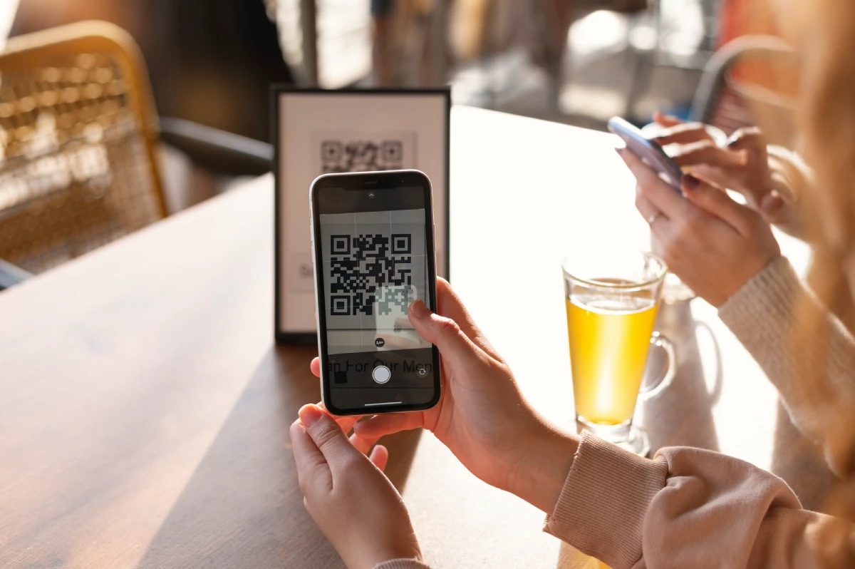 qr-code-bilderrahmen Hochzeit QR Code Tischaufsteller